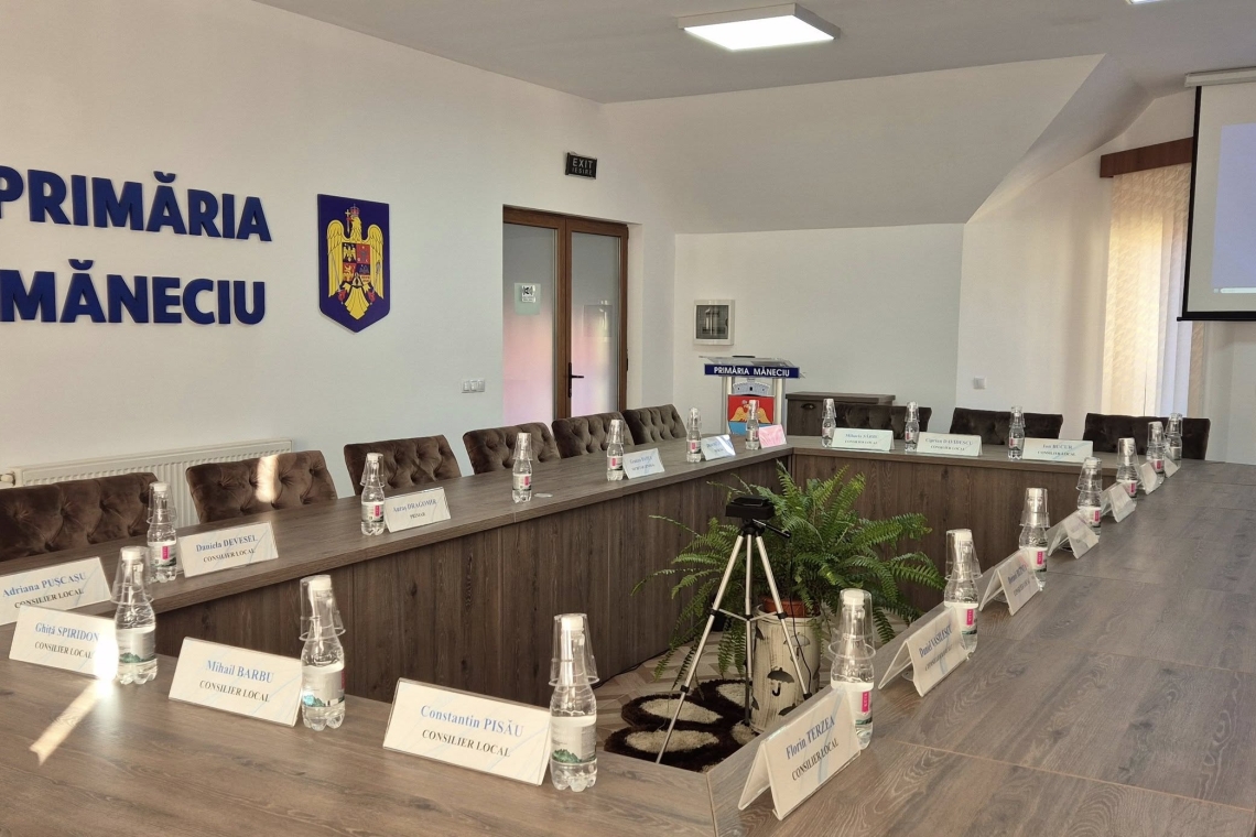 Primăria Măneciu, condusă de liberalul Auraș Dragomir, ignoră restrângerea cheltuielilor publice și pregătește un nou contract pentru... servicii foto-video!
