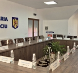 Primăria Măneciu, condusă de liberalul Auraș Dragomir, ignoră restrângerea cheltuielilor publice și pregătește un nou contract pentru... servicii foto-video!