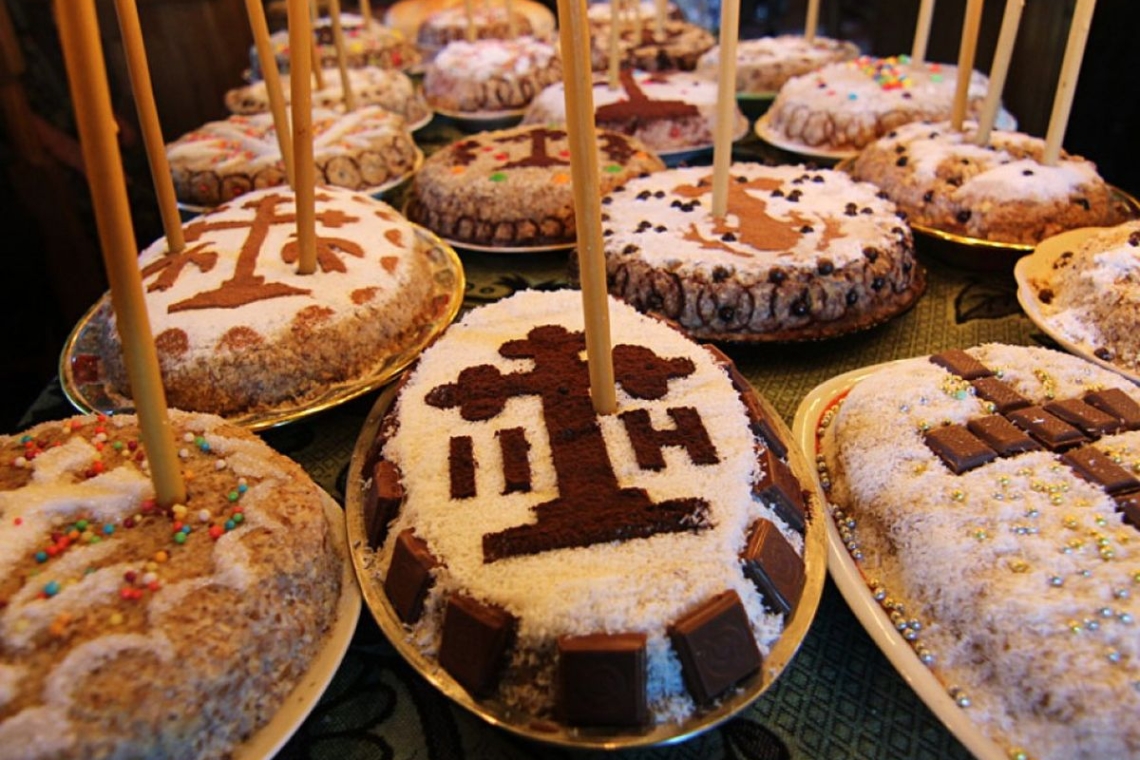 Sâmbătă, 14 februarie, sunt Moșii de iarnă. În bisericile din toată țara se țin slujbe de pomenire a celor adormiți