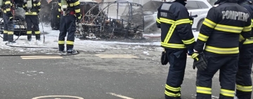 O femeie a murit într-un incendiu care a cuprins un autoturism electric, în Sectorul 6 al Capitalei