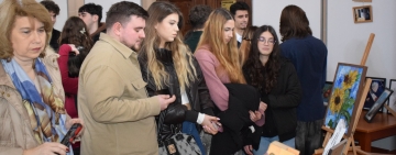 Tinerii artiști prahoveni, în lumina reflectoarelor! Succes remarcabil al expoziției organizate de LESD Prahova la Biblioteca Județeană