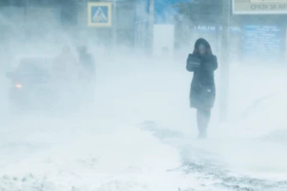 Prahova intră diseară sub Cod portocaliu de ninsori și viscol