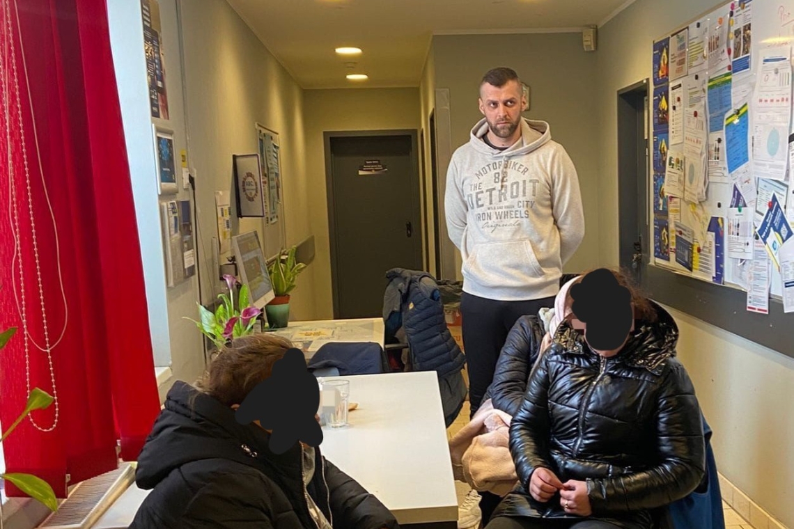 Trei femei suspectate de furt dintr-un supermarket din Ploiești, prinse de un jandarm aflat în timpul liber