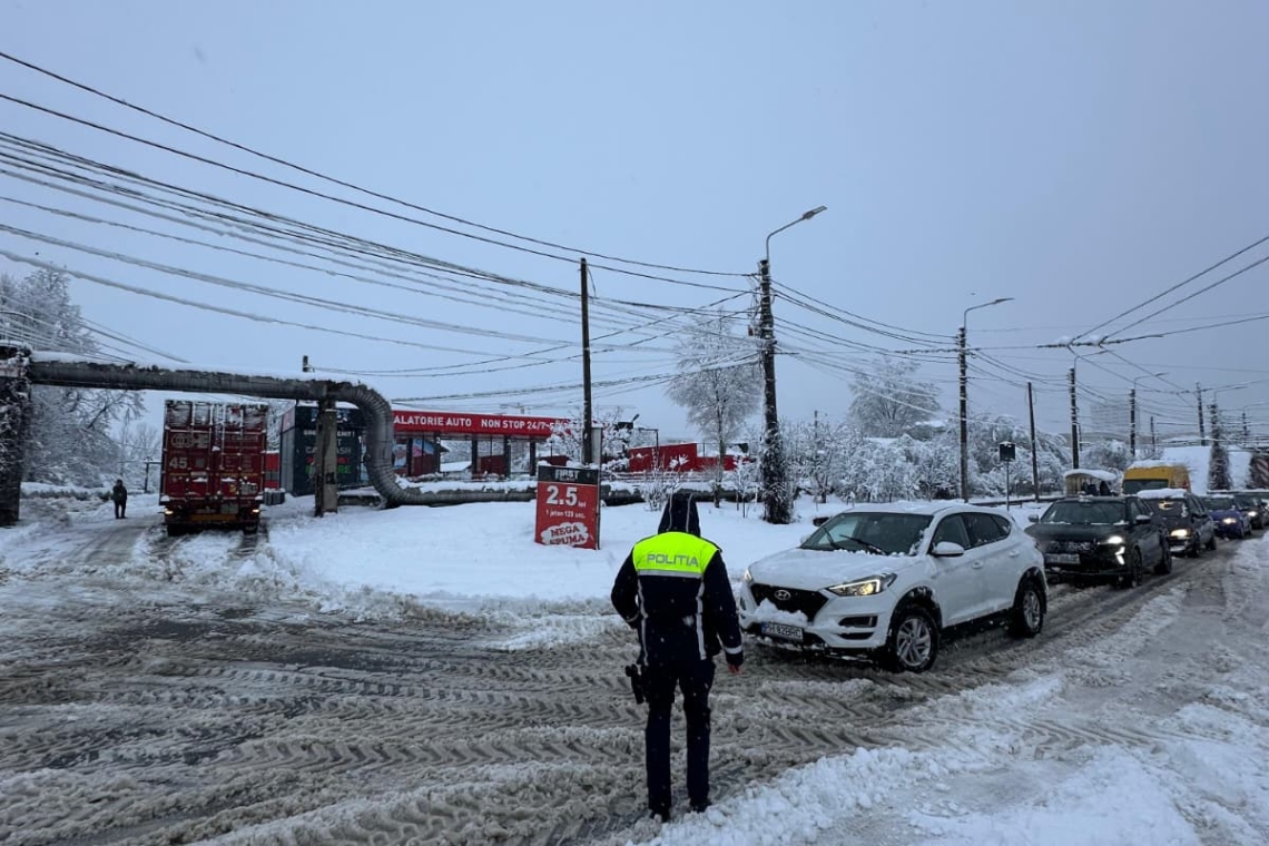 Cum se circulă pe drumurile din Prahova, miercuri dimineață, sub Cod portocaliu de ninsoare
