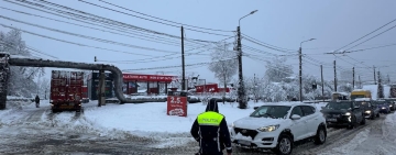 Cum se circulă pe drumurile din Prahova, miercuri dimineață, sub Cod portocaliu de ninsoare