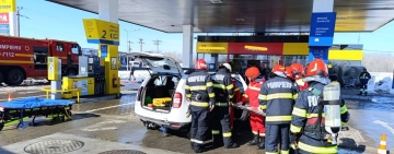 Exercițiu al pompierilor prahoveni la Potigrafu, la o stație de carburant
