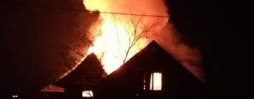 Bătrână de 90 de ani, moartă într-un incendiu, în Gornet Cricov. Acoperișul casei s-a prăbușit