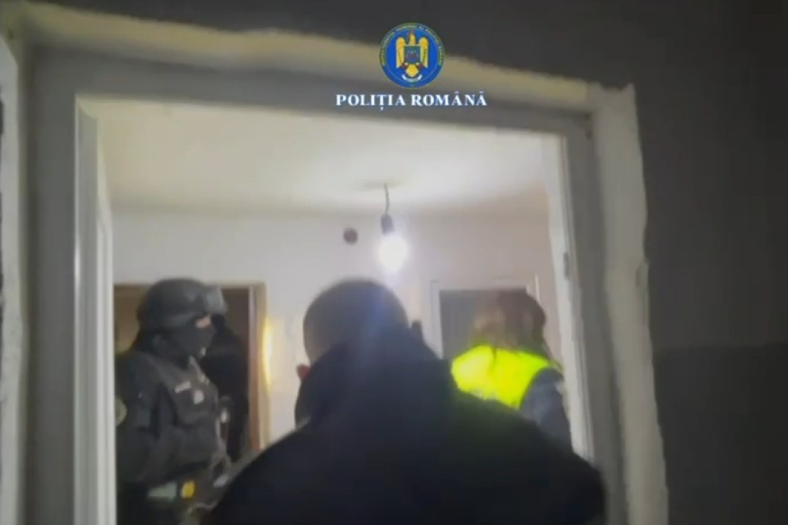 De Dragobete, le-au băut mascații la ușă! Percheziții la suspecți de furt calificat, în Mărginenii de Jos