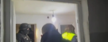 De Dragobete, le-au băut mascații la ușă! Percheziții la suspecți de furt calificat, în Mărginenii de Jos