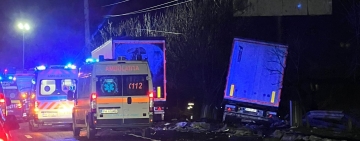 Accident între două autocamioane, noaptea trecută, pe DN1 - zona Băicoi