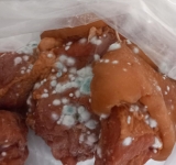 Amenzi de peste 5,72 milioane de lei după controalele inspectorilor de la Protecția Consumatorilor. Ce au găsit: mucegai, depuneri mucilaginoase, termene depășite