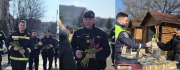 Împreună, primăvara e și MAI frumoasă! Flori oferite de polițiști, pompieri și jandarmi în Prahova, de 1 Martie