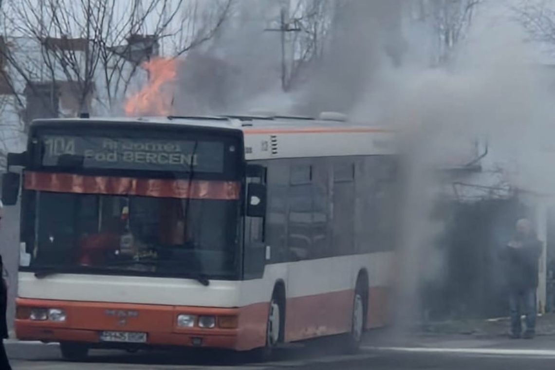 UPDATE | Un autobuz al TCE Ploiești a luat foc, în zona Teleajen