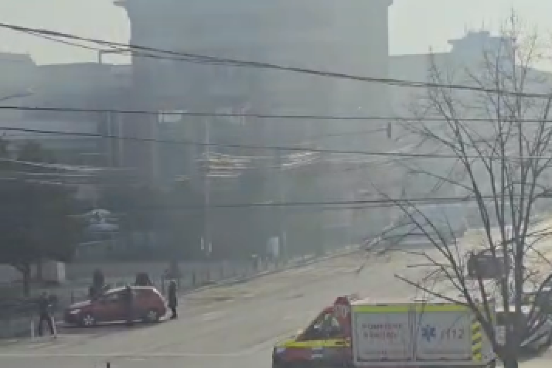 Incendiu la Halele Centrale din Ploiești. Pompierii au intervenit cu mai multe autospeciale