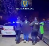 Alertă la 112: bărbat prins după ce a plecat cu o mașină care nu era a lui. Cum și unde l-au depistat polițiștii