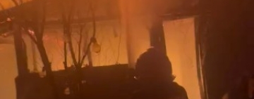 Pompierii au intervenit, noaptea trecută, la două incendii de locuințe. O bătrână de 85 de ani din Posești a murit 