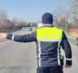 Șofer cu permisul suspendat, depistat în timp ce circula cu viteză pe o stradă din Ploiești