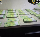 „Fabrica de bani” din Suceava: milioane de euro falși, tipăriți într-o casă în construcție!