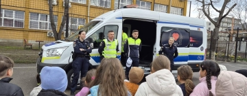 Siguranța începe cu educația: acțiuni ale polițiștilor prahoveni în școli