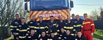 Pompierii prahoveni au avut, în weekend, 145 de misiuni. Cea mai dificilă - la Ciorani, unde o cisternă cu 30 de tone de GPL s-a răsturnat