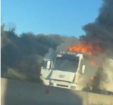 Camion în flăcări pe DN1, la Florești. Trafic blocat pe sensul Ploiești-Brașov