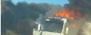 Camion în flăcări pe DN1, la Florești. Trafic blocat pe sensul Ploiești-Brașov