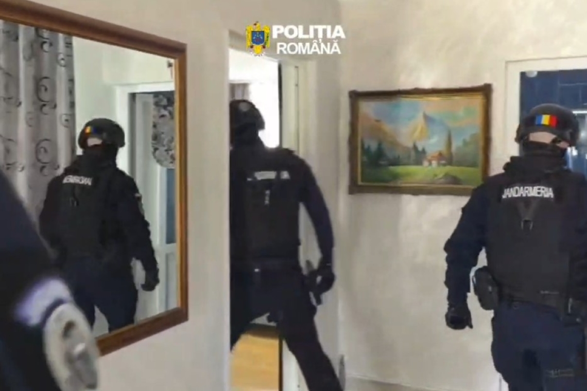 Scandalagii din Boldești-Scăeni, călcați de ”mascați” după un conflict în plină stradă