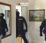 Scandalagii din Boldești-Scăeni, călcați de ”mascați” după un conflict în plină stradă