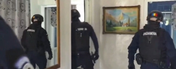 Scandalagii din Boldești-Scăeni, călcați de ”mascați” după un conflict în plină stradă