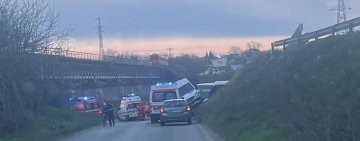 UPDATE | Microbuz implicat într-un accident, lângă podul de la Blejoi. Cinci persoane transportate la spital