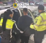 Tânăr reținut după un accident rutier în Sinaia. Conducea fără permis, sub influența alcoolului și cu numere false