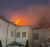 Chiliile Mănăstirii Bistrița (Vâlcea) au fost mistuite de flăcări. O persoană a murit în incendiu