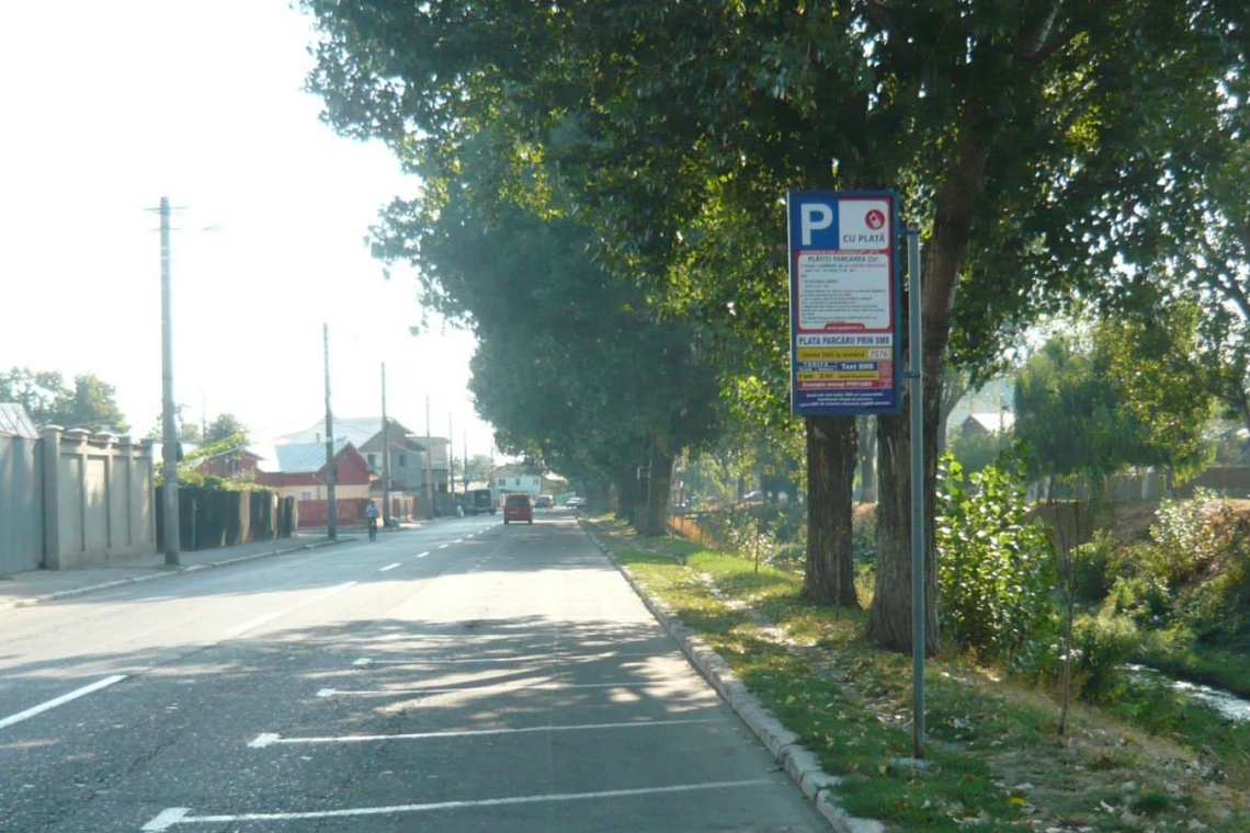 De mâine, în Ploiești, vor fi marcate 2.345 de locuri de parcare cu plată