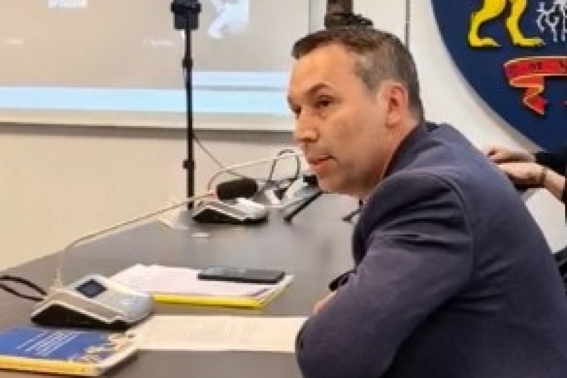 Consilierul local Mihai Apostolache i-a cerut demisia primarului Mihai Polițeanu, în ședința Consiliului Local Ploiești