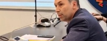 Consilierul local Mihai Apostolache i-a cerut demisia primarului Mihai Polițeanu, în ședința Consiliului Local Ploiești