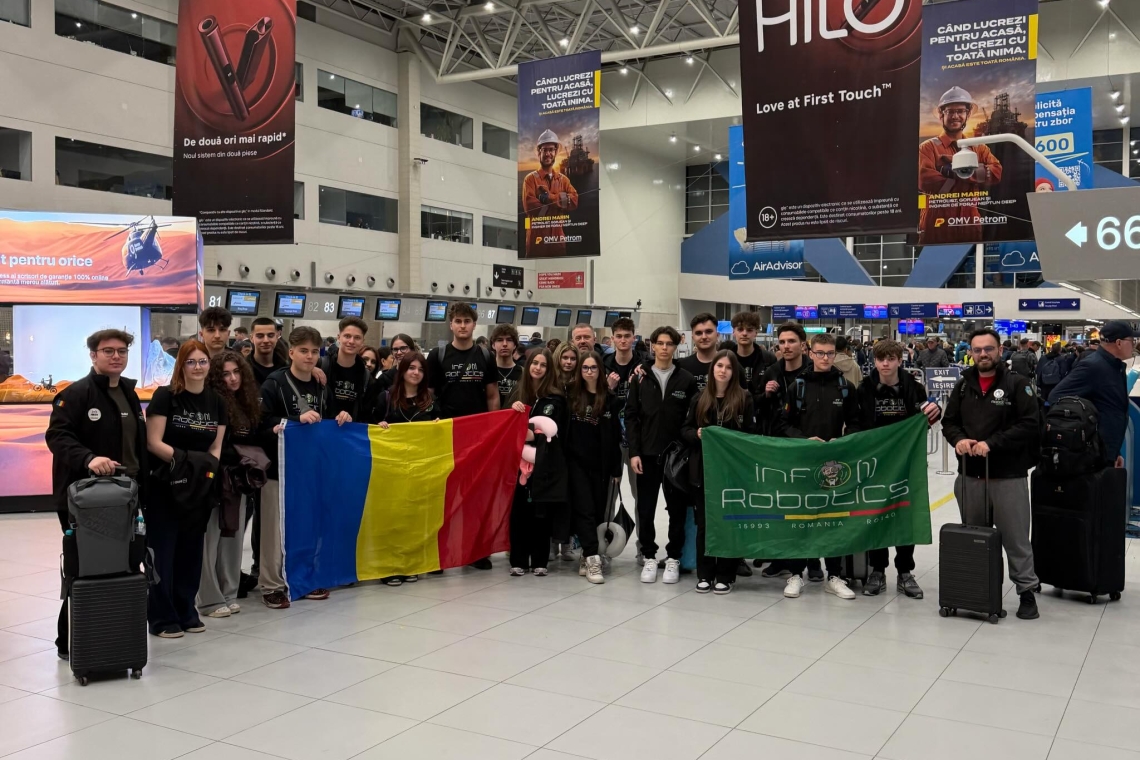 Echipa infO(1)Robotics de la Colegiul I.L. Caragiale din Ploiești a plecat spre Campionatul Mondial FIRST din Houston