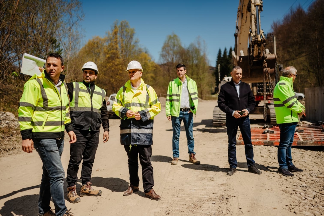 Lucrările pe DJ 102I Valea Doftanei – Brădet avansează. Președintele CJ Prahova, Virgil Nanu, prezent pe șantier