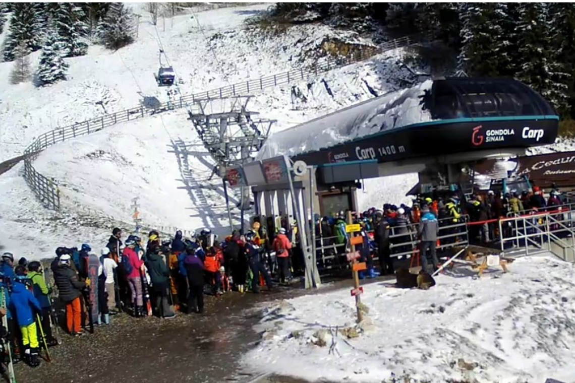 1 Mai la schi, în Sinaia! Înghesuială la Gondola Carp, de la prima oră a dimineții!