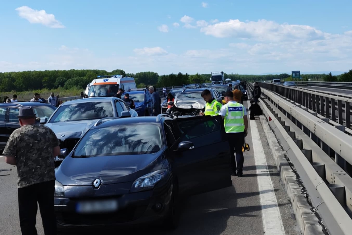 UPDATE/ Șapte autoturisme implicate într-o coliziune pe A3, în zona Râfov. Traficul direcționat pe DN1