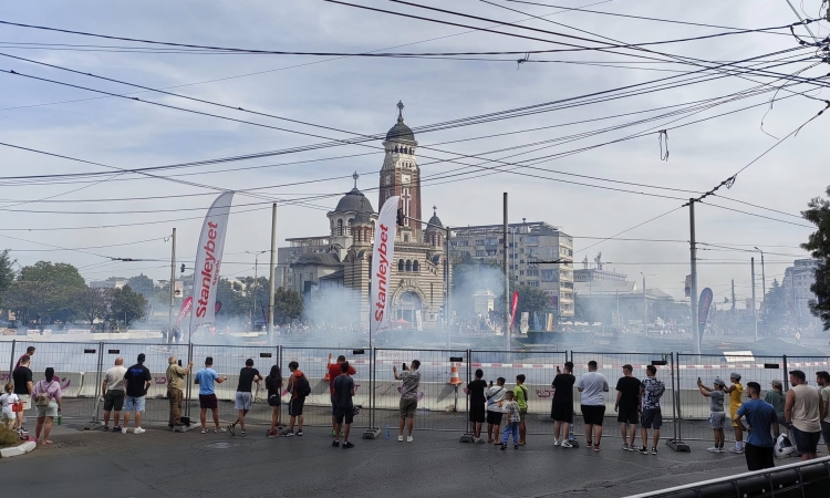Centrul Ploieștiului, din nou blocat pentru spectacolul drifturilor: adrenalină pentru unii, haos pentru ceilalți