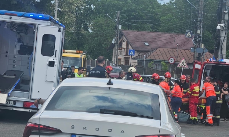 Trei femei, rănite într-un accident produs în fața Primăriei Brazi