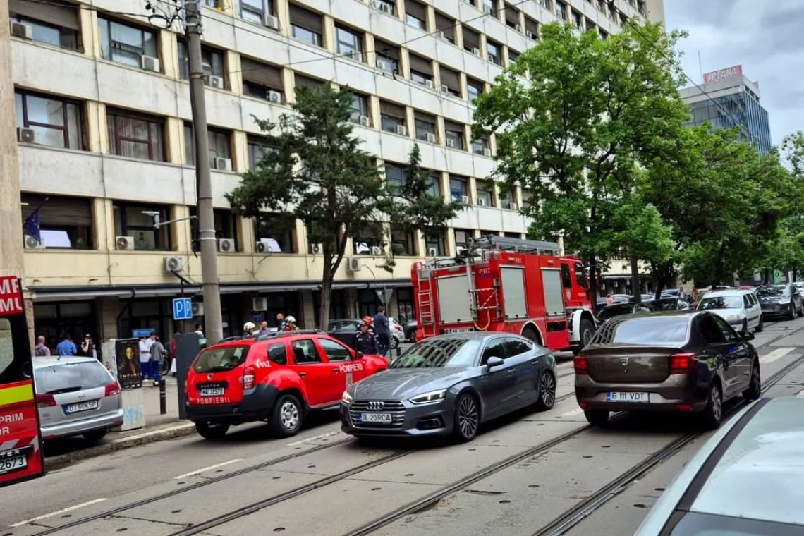 Panică la Ministerul Transporturilor! Un lift cu șase persoane s-a prăbușit în Palatul CFR