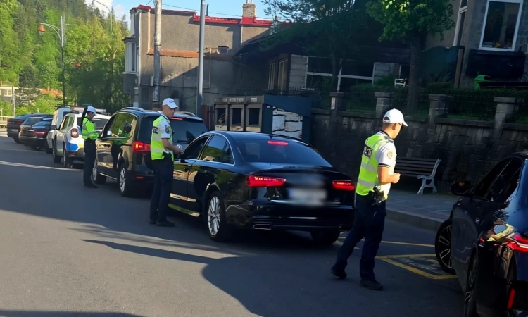 Polițiștii rutieri, în acțiune pe Valea Prahovei, sâmbătă seară
