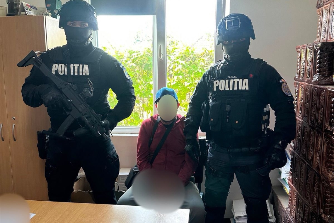 Prahovean cercetat pentru ultraj după ce și-a asmuțit câinele asupra polițiștilor veniți să pună în executare un ordin de protecție