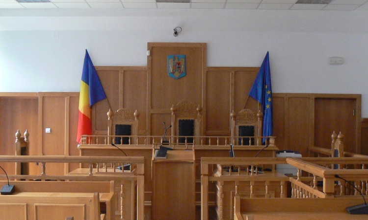 Doi tineri, trimiși în judecată pentru omor și tâlhărie calificată într-un caz petrecut acum patru ani în comuna Aluniș. Inculpații erau minori la data faptelor