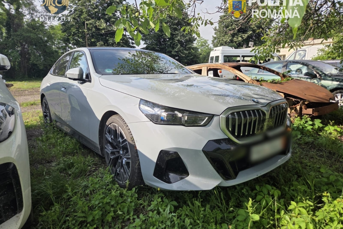 17 autoturisme de lux, ridicate la perchezițiile DIICOT și IPJ Prahova la gruparea suspectată de trafic intern și internațional de mașini de lux