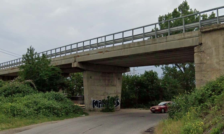 Pasajul de pe Centura de Est a Ploieștiului intră în reparații de luni, 8 iunie. Acum 7 ani, bucăți din acesta s-au prăbușit peste calea ferată Ploiești - Buzău!