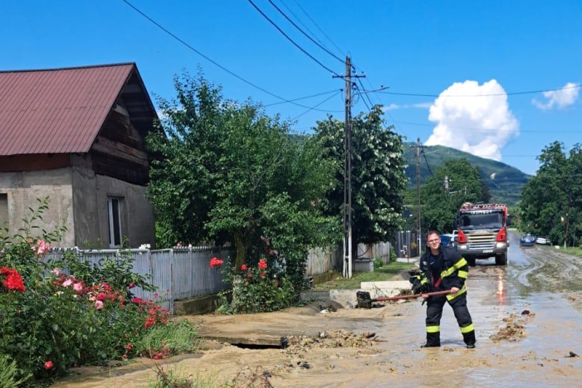 Avertizare de posibile inundații și pe Cricovul Sărat. Pompierii intervin deja în comuna Apostolache