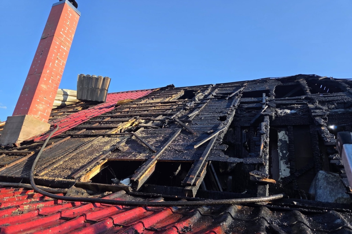 Panourile fotovoltaice, cauza probabilă a unui incendiu care a distrus o locuință din Trăisteni