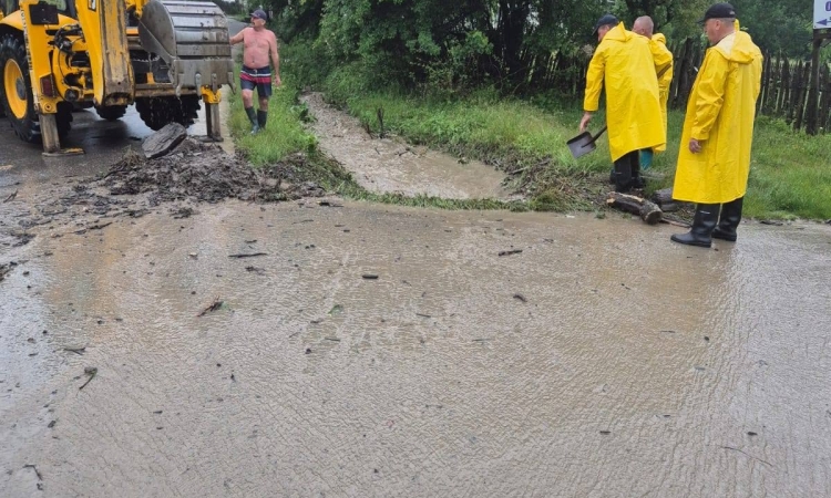 Un nou episod de vreme severă a lovit în plin Valea Doftanei. Ploaia torențială, grindina și torenții au provocat pagube în mai multe cartiere